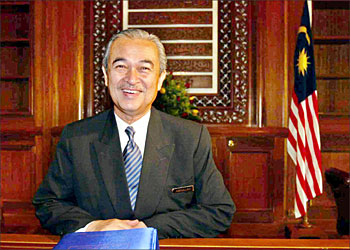 F_Malaysia's new Prime Minister Abdullah Ahmad Badawi sits at his new desk upon arriving for work on his first day at the Prime Minister's office in Putrajaya 03 November 2003. Abdullah pledged in his maiden speech to parliament to uphold democracy while fighting terrorism and corruption. AFP PHOTO