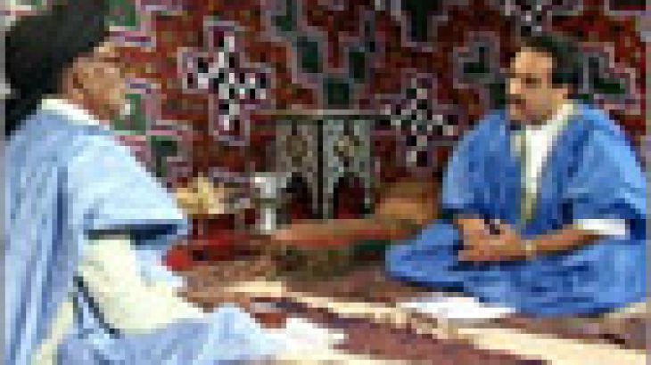 ضيف وقضية - تطور الحركة الشعرية الموريتانية - تاريخ الحلقة: 11/12/2000 - أحمد ولد عبد القادر، شاعر موريتاني