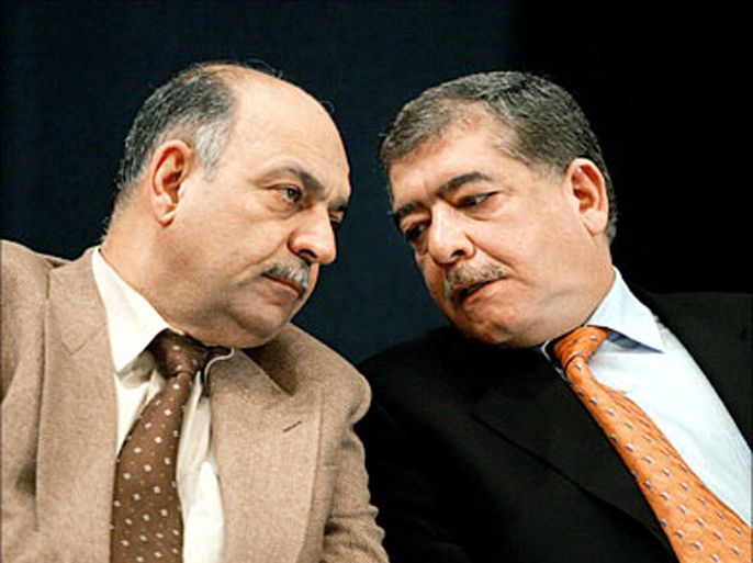 f_Iraqi Interior Minister Falah al-Naqib (R), chats with Oil Minister