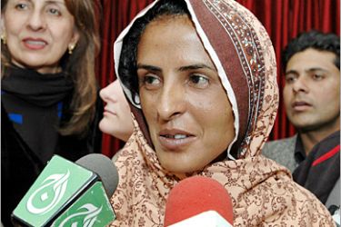 AFP - Pakistani gang rape victim Mukhtiar Mai (C) speaks with media representative after addressing a press conference in Islamabad, 05 March 2005. A Pakistani court 03 March,