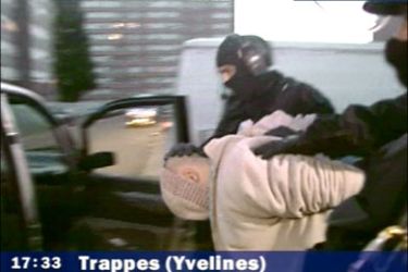 afp - This TV grab taken 26 September 2005 shows French policemen arresting a suspected man, 26 September 2005 in Trappes, near Paris