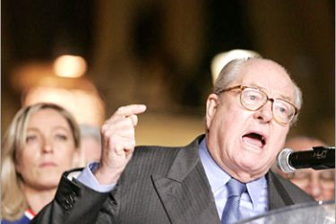 REUTERS/ France's far-right leader Jean-Marie Le Pen gives a speech as his daughter Marine (L) looks on during a demonstration in Paris November 14, 2005. Le Pen criticised the French