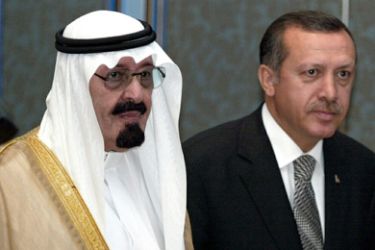 R/King Abdullah of Saudi Arabia and Turkey's Prime Minister Tayyip Erdogan (R) attend a meeting in Istanbul August 10, 2006. REUTERS