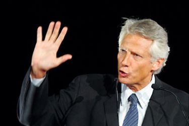 f_French Prime Minister Dominique de Villepin delivers a speech during a convention of the Building Trade French Federation (FFB), 20 October 2006