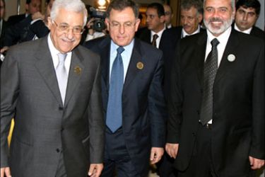 afp - Palestinian president Mahmud Abbas (L), prime minister Ismail Haniya (R) and his Lebanese counterpart Fuad Siniora