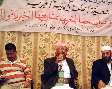 سلفيو اليمن أعلنوا بمؤتمر صحفي أنهم لا ينوون تشكيل حزب سياسي (الجزيرة نت)