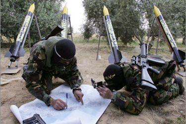 AFP /Palestinian militants from the militant group Islamic Jihad train in the launching of home-made missiles in an undisclosed area of the in Gaza Strip 11 April 2007. The United States will provide nearly 60 million dollars in aid to boost security forces loyal to Palestinian president Mahmud Abbas after members of Congress dropped their objections to the deal, officials said yesterday.