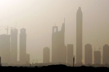 ف-A picture shows Dubai's skyscrapers amid sandy winds hitting the Gulf emirate, 06 June 2007