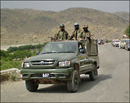 إسلام آباد نشرت قوات الجيش بمدن إقليم الحدود الشمالي الغربي (رويترز)