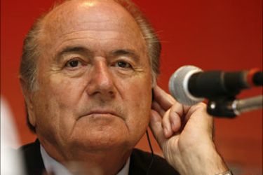 r_FIFA president Sepp Blatter answers reporters' questions during a news conference at a hotel in Seoul September 9, 2007. Blatter visited Seoul to watch the final soccer match