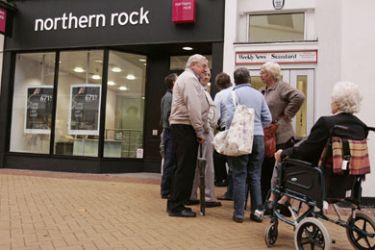AFP/ Customers queue to enter a Northern Rock branch in Chelmsford in Essex, in south-east England, 17 September 2007.