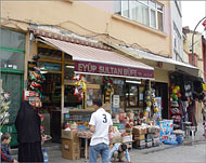 الأسواق في إسطنبول (الجزيرة نت)