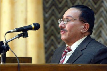 afp : Iraqi poet and head of the Poets Union, Fadel Thamer, delivers a speech during the Poet of the Year ceremony in Baghdad, 03 January 2008. The competition held last August