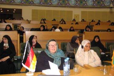 مؤتمر للمفكرات المسلمات في طهران بحث القيم والعفة والحجاب