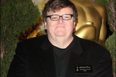F/Controversial US director Michael Moore arrives for the annual Academy nominees luncheon February 04, 2008 at the Beverly Hilton Hotel in Beverly Hills, California. AFP PHOTO/VALERIE MACON