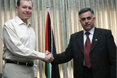 AFPUS General William Fraser (L), appointed by US President George W. Bush to oversee