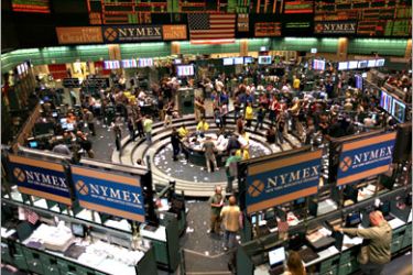 /AFP - Oil traders work on the floor of the New York Mercantile Exchange on June 27, 2008 in New York City. Rising to above $142 a barrel today, crude oil set another record high. Michael Nagle/Getty Images/AFP == FOR
