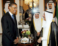 
أوباما التقى أمير الكويت مساء الأحد قبل وصوله بغداد (الفرنسية)أوباما التقى أمير الكويت مساء الأحد قبل وصوله بغداد (الفرنسية)