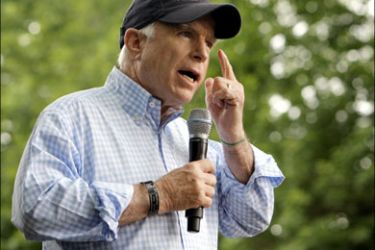 r : Republican presidential candidate U.S. Senator John McCain (R-AZ) speaks at a campaign picnic outside the Maine Military Museum in South Portland, Maine July 21,