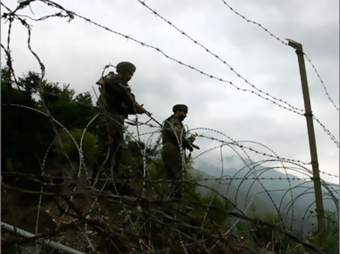 REUTERS / Indian soldiers patrol near the Line of Control (LoC) in Saraie, 150 km (83 miles) west of Srinagar, July 31, 2008. The Indian and Pakistani foreign ministers held talks in Colombo on