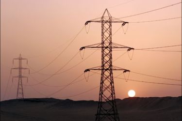 epa : epa01468802 Electirical power lines cross the desert from a power plant south of Cairo as part of the Greater Cairo power grid near Saqqara, Egypt, 27 August 2008. 74