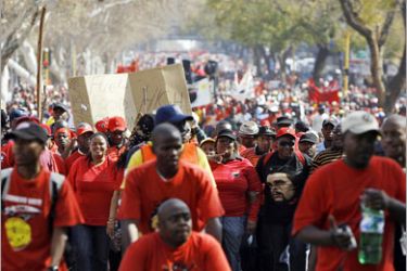 AFP / Tens of thousands of COSATU (Confederation of South African Trade Unions) members march on August 6, 2008 through the streets of Pretoria central district to protest