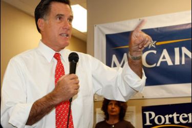 f/HENDERSON, NV - OCTOBER 31: Former Massachusetts Gov. Mitt Romney (L) rallies campaign workers at a McCain-Palin regional headquarters office October 31, 2008 in Henderson, Nevada.