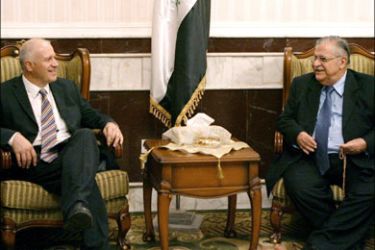 afp : Bill Rammell, British Minister of State for Foreign Affairs with responsibility for Iraq (L) talks with Iraqi President Jalal Talabani (R) during their meeting in Baghdad on October 13,
