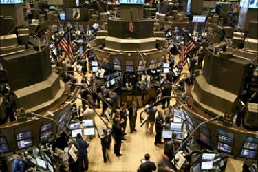 r_Traders work on the floor of the New York Stock Exchange, November 14, 2008. U.S. stocks fell at the open on Friday on more gloomy news pointing to a deepening global