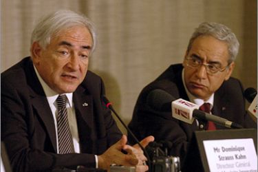 AFP - International Monetary Fund Managing Director Frenchman Dominique Strauss-Kahn (L) holds a press conference with Tunisian central bank governor Taoufik Baccar at the central