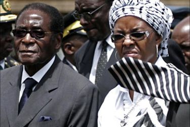 r_Zimbabwe President Robert Mugabe and his wife Grace arrive for the burial of National Hero, Gordon Tapson Sibanda at National Heroes Acre in the capital Harare, Zimbabwe