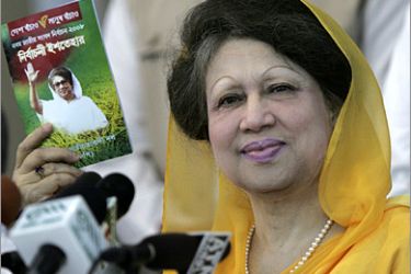 REUTERS / Bangladesh Nationalist Party (BNP) chief and former prime minister Begum Khaleda Zia shows her party's election manifesto in Dhaka December 13, 2008. REUTERS/Andrew