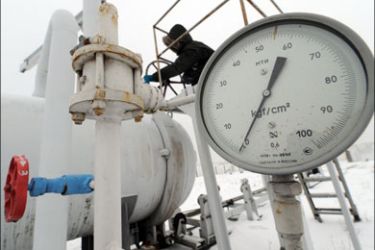 afp : A picture taken on January 4, 2009 shows a pressure gauge set on a gas pipe of the gas-compressor station in the small Ukrainian city of Boyarka, not far from Kiev. Russia on