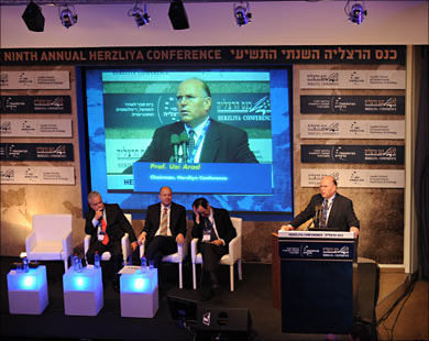 مؤتمر هرتزليا بحث التحديات الكبيرة التي تواجه إسرائيل إعلاميا وقضائيا (الجزيرة نت)