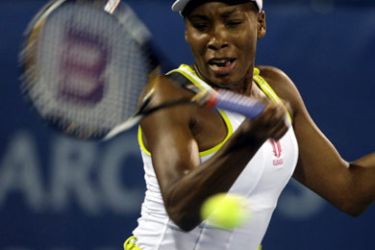 afp/ Venus Williams of the US returns to her sister Serena during their WTA Dubai Tennis Championships semi final match in the Gulf emirate on February 20, 2009.