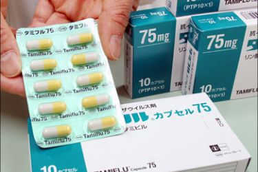 afp : Packages of anti-influenza virus medicine Tamiflu are displayed at a Tokyo pharmacy on April 28, 2009. Japan has urged people to avoid trips to Mexico and other countries hit