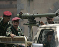 قبيلتا حاشد وبكيل منعتا قوات الحرس الجمهوري من التوجه إلى صنعاء (رويترز)