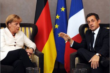 epa01873488 Chancellor of Germany Angela Merkel (L) holds a bilateral meeting with President of France Nicolas Sarkozy (R) during the G20 Summit in Pittsburgh, Pennsylvania, USA, 24 September 2009.