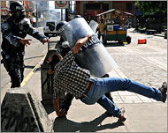 الشرطة فرقت المئات من أنصار زيلايا في مدينة سان بيدرو سولا (الفرنسية)