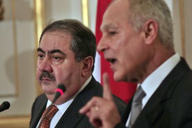 Egyptian Foreign Minister Ahmed Abul Ghiet (R) talks during a press conference with his Iraqi counterpart Hoshyar Zebari in Cairo on November 3, 2009, after they signed a diplomatic agreement that will see Egypt assign a new ambassador to Iraq, on November 3, 2009, in Cairo.
