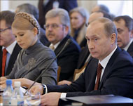 بوتين وتيموشنكو خلال لقاء جمعهماالشهر الماضي بيالطا (رويترز-أرشيف)