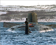 الغواصة النووية الروسية كورسك في ميناء مورمنسك (الأوروبية-أرشيف)