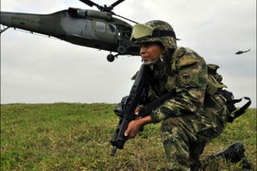 epa01928145 A soldier patrols at La Cruz hill, a rural area of Corinto municipality in Colombia, 10 November 2009. At least nine soldiers died and four were wounded in this place during an attack by Colombian Revolutionary Army Forces (FARC), official sources said