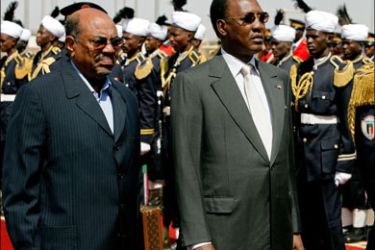 afp : Sudanese President Omar al-Beshir (L) and his Chadian counterpart Idriss Deby Itno review the guard of honour upon the latter's arrival at Khartoum on February 8,