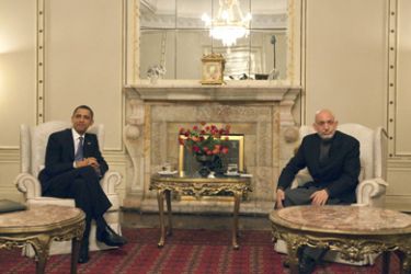 US President Barack Obama (L) meets with Afghan President Hamid Karzai at the Presidential Palace in Kabul, on March 28, 2010. President Barack Obama paid a surprise visit to Afghanistan Sunday, his first as US commander-in-chief, to assess his surge of 30,000 troops, designed to end the bloody eight-year war on the Taliban.