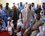 المعتقلون المحسوبون على القاعدة أثناء إحدى جلسات الحوار بنواكشوط (الجزيرة نت)