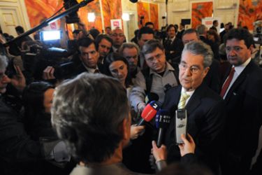 Austrian President re-elected Heinz Fischer (C) speaks to journalists in Austria's Presidential Elections 2010 headquarters in Hoffburg palace Vienna on April 25, 2010. Austrian President Heinz Fischer won a widely anticipated second term on April 25, in a result that proved a bitter pill for the country's far right after it had become accustomed to better results.