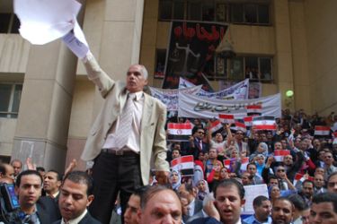 محامين احتشدوا امام محكمة طنطا عقب صدور الحكم