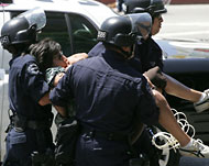 نحو 57 شخصا تم اعتقالهم أمس على خلفية الاحتجاج على القانون (الفرنسية)