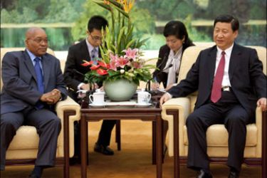 afp : South African President Jacob Zuma (L) meets with Chinese Vice President Xi Jinping at the Great Hall of the People in Beijing on August 25, 2010. Zuma -- who visits Beijing and